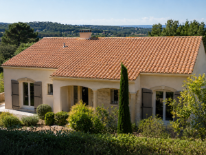 Nettoyage de Toiture à Marseille apres nettoyage toiture marseille tuiles propres.